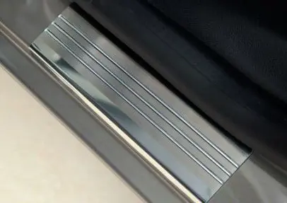 Ověřený Nerez prahové lišty + plast - VW PASSAT B8	2014-
