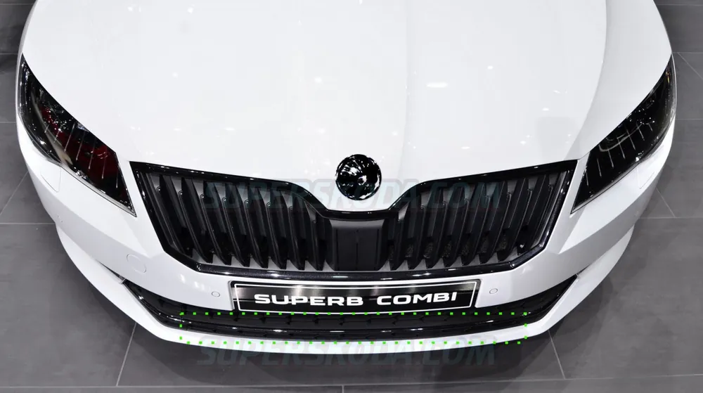 Nakupujte Hned Škoda Superb III - středová lišta nárazníku Black metallic F9R