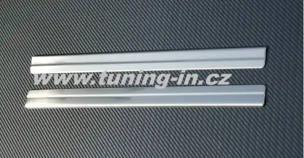 Zlevněný Nissan Juke - NEREZ prahové lišty OMTEC (omsa line)