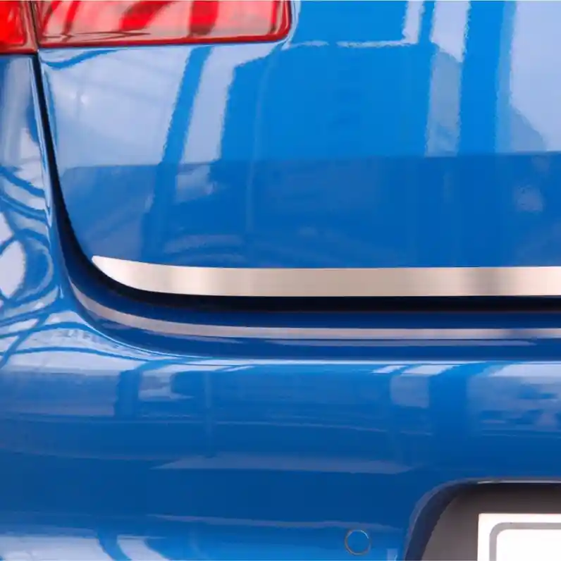 Akce Nerezová lišta na hranu kufru Volvo V40 I (1995 - 2004) - matná - Alu frost