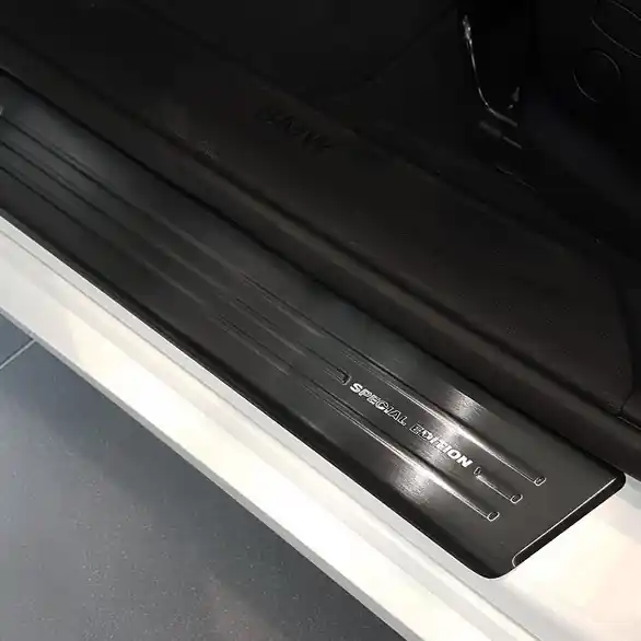 Výprodej Prahové nerezové lišty Mazda 3 IV Hatchback (od roku 2018>) - Special Edition Black - Avisa