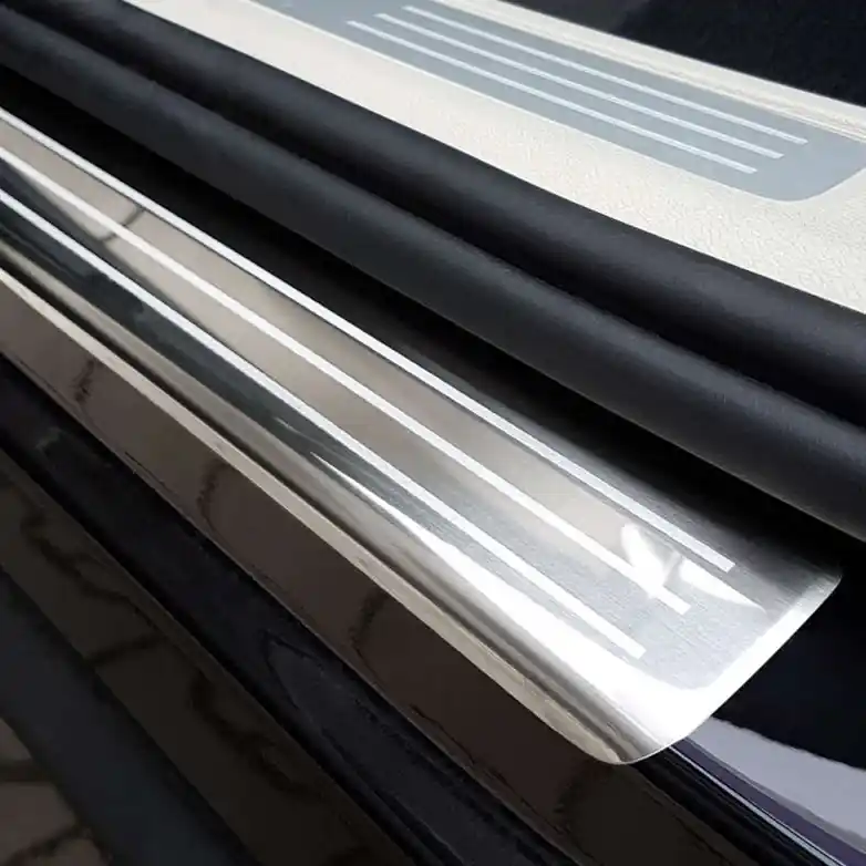 Aktuální Prahové nerezové lišty Volvo XC60 II (od roku 2017>) - stříbrné AVISA 2/17021