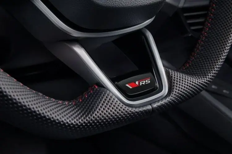 Nakupujte Hned Škoda Kodiaq II - Plaketka volantu ELROQ RS V2